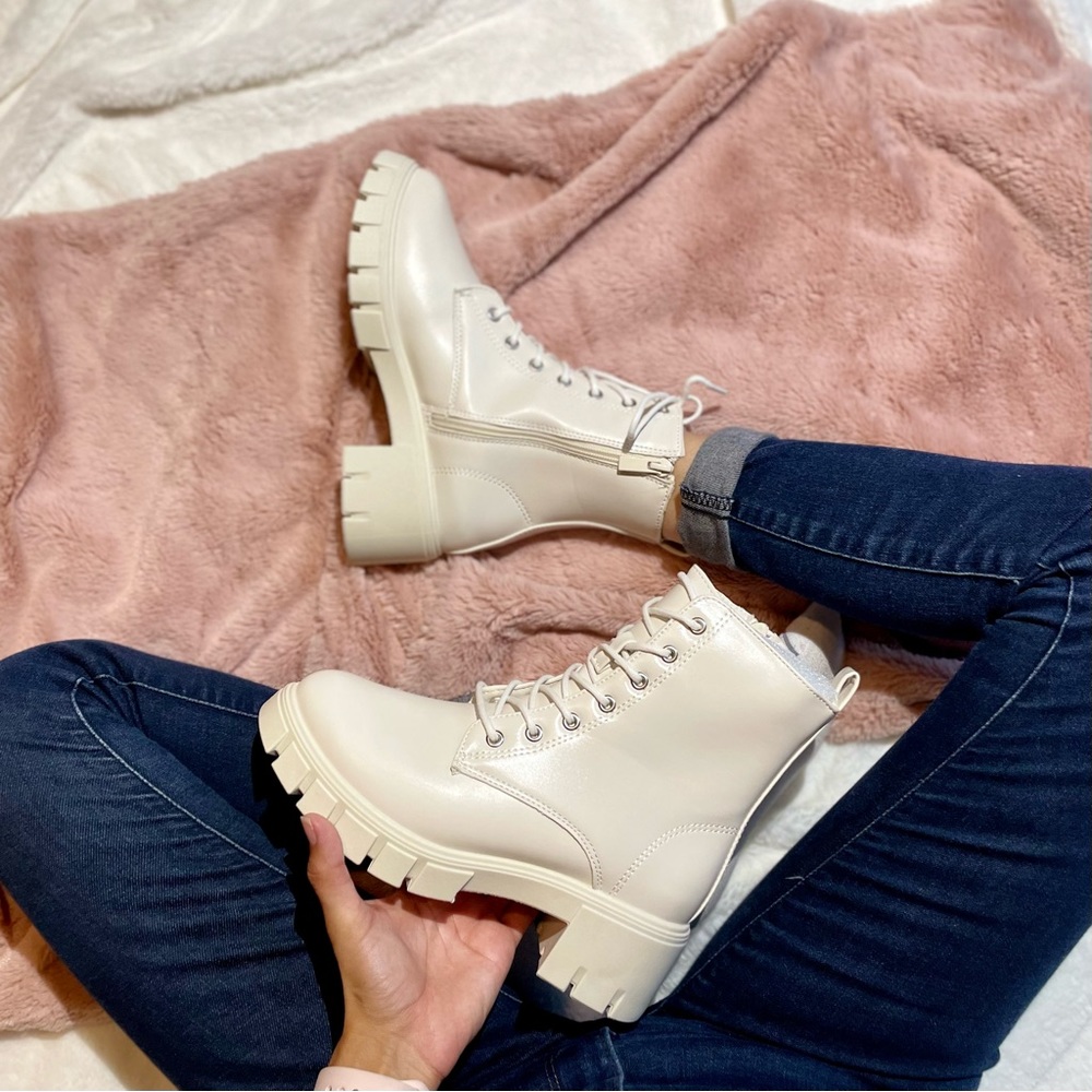 Combat boots
